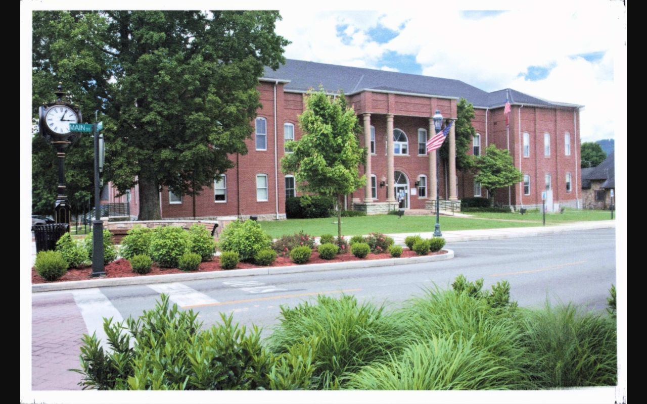 Bledsoe County courthouse where appealed Pikeville court docket matters may proceed